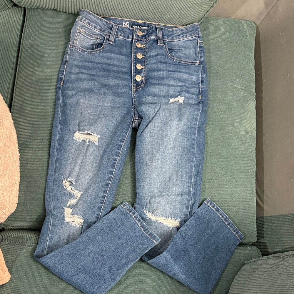 No Boundaries High Rise Blue Jeans with Distressed Details